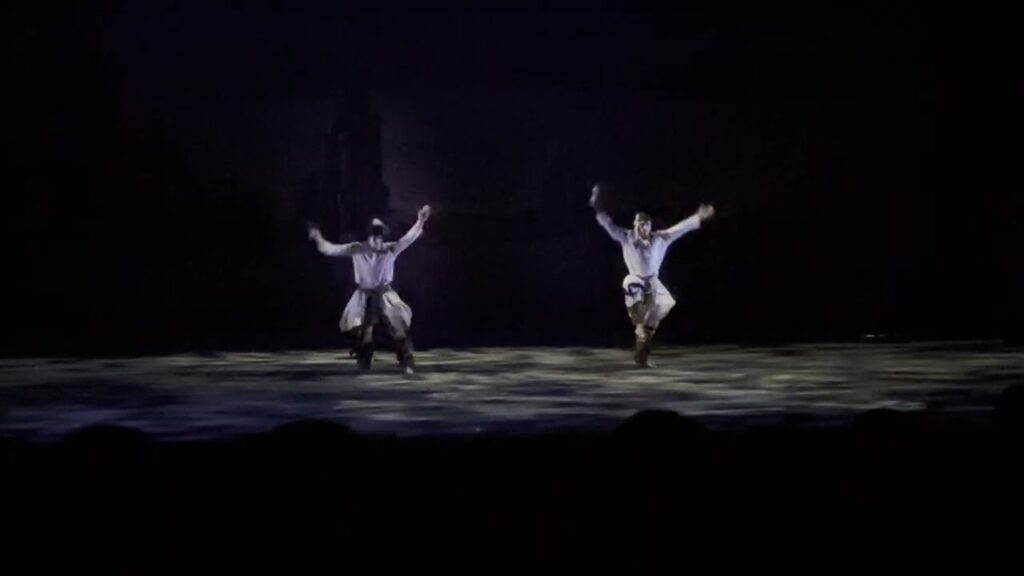 Attend a ballet performance at Palacio de Bellas Artes in Mexico City