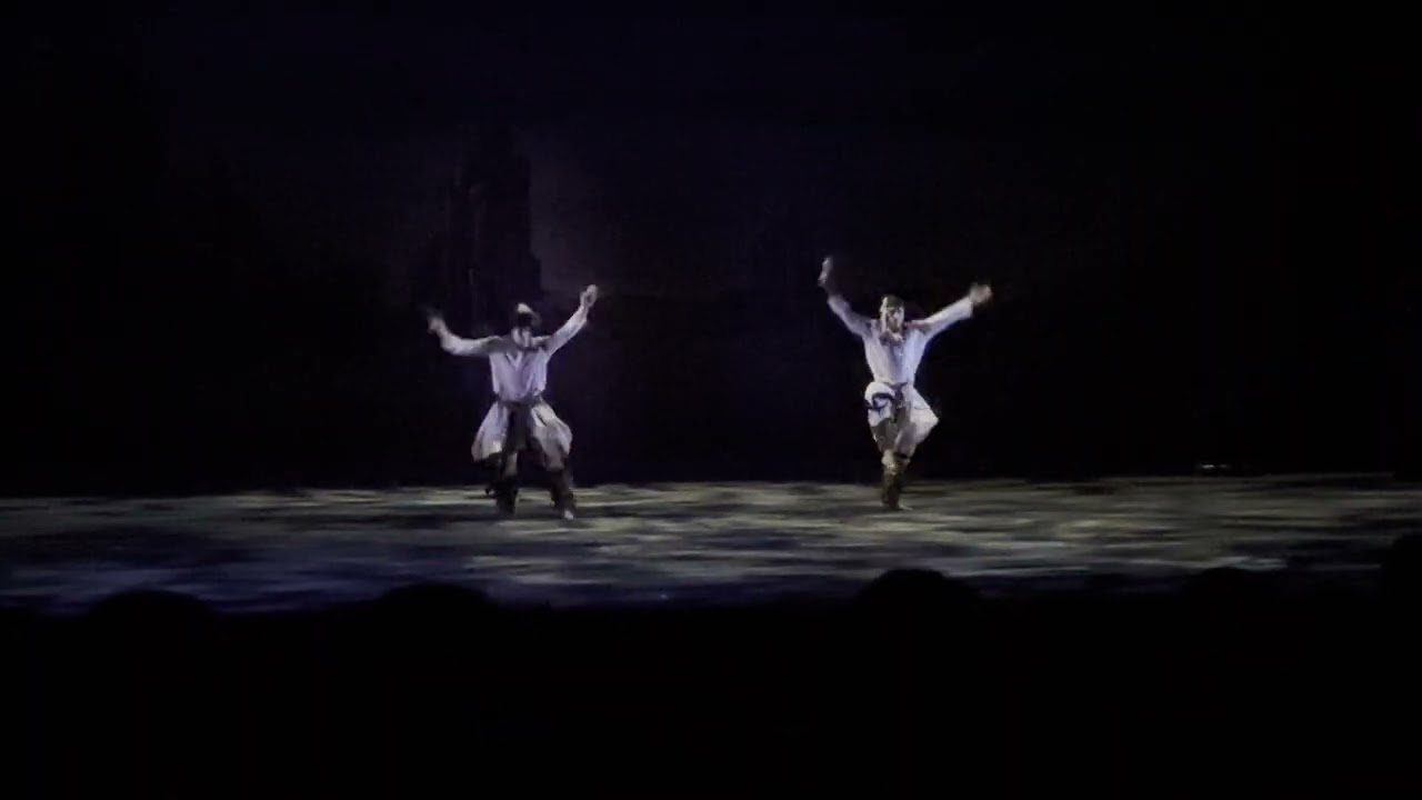 Attend a ballet performance at Palacio de Bellas Artes in Mexico City